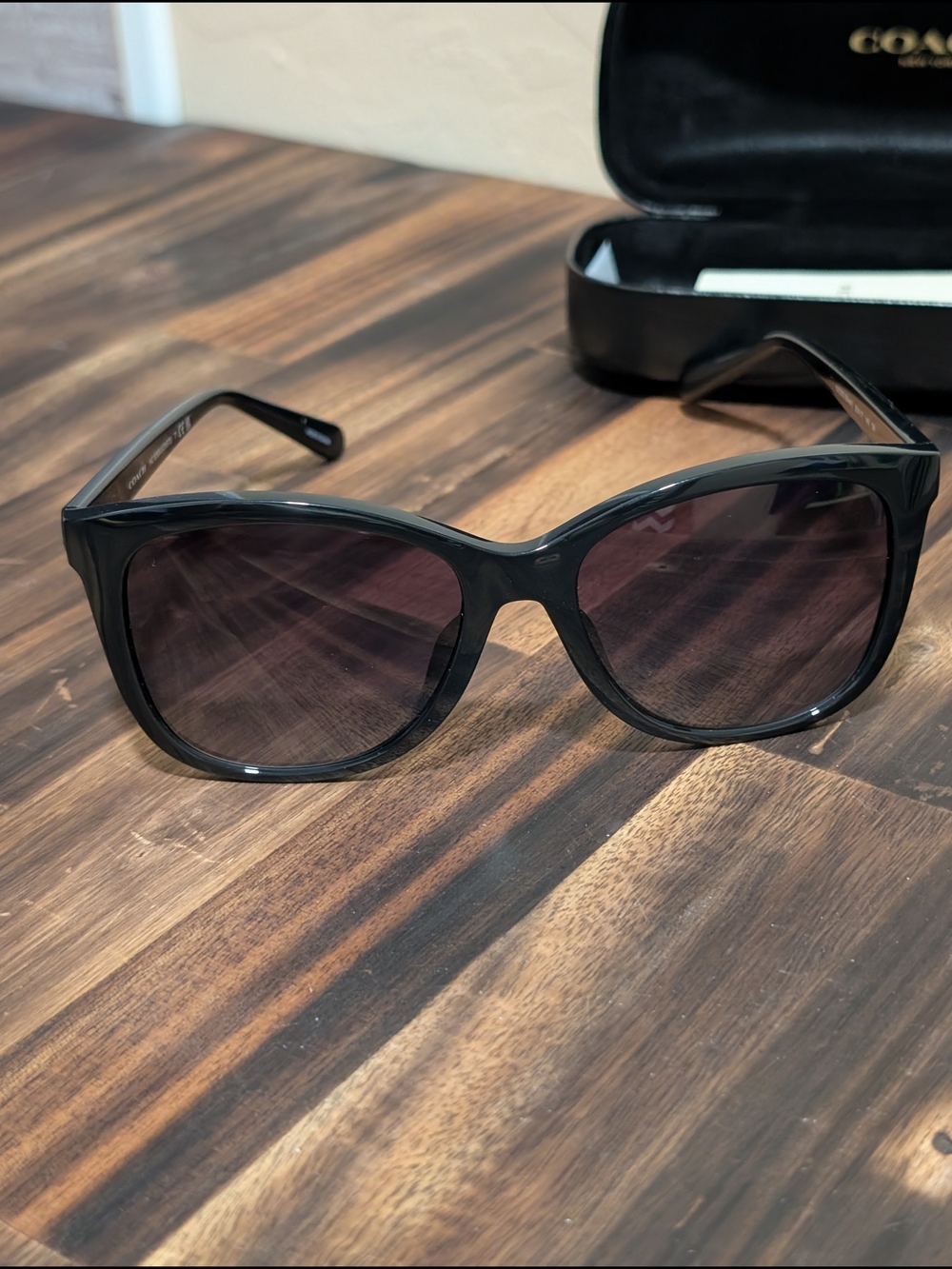New Womans Coach Black Frame Sunglasses HC 8369U W/Leather Case - Picture 13 of 16